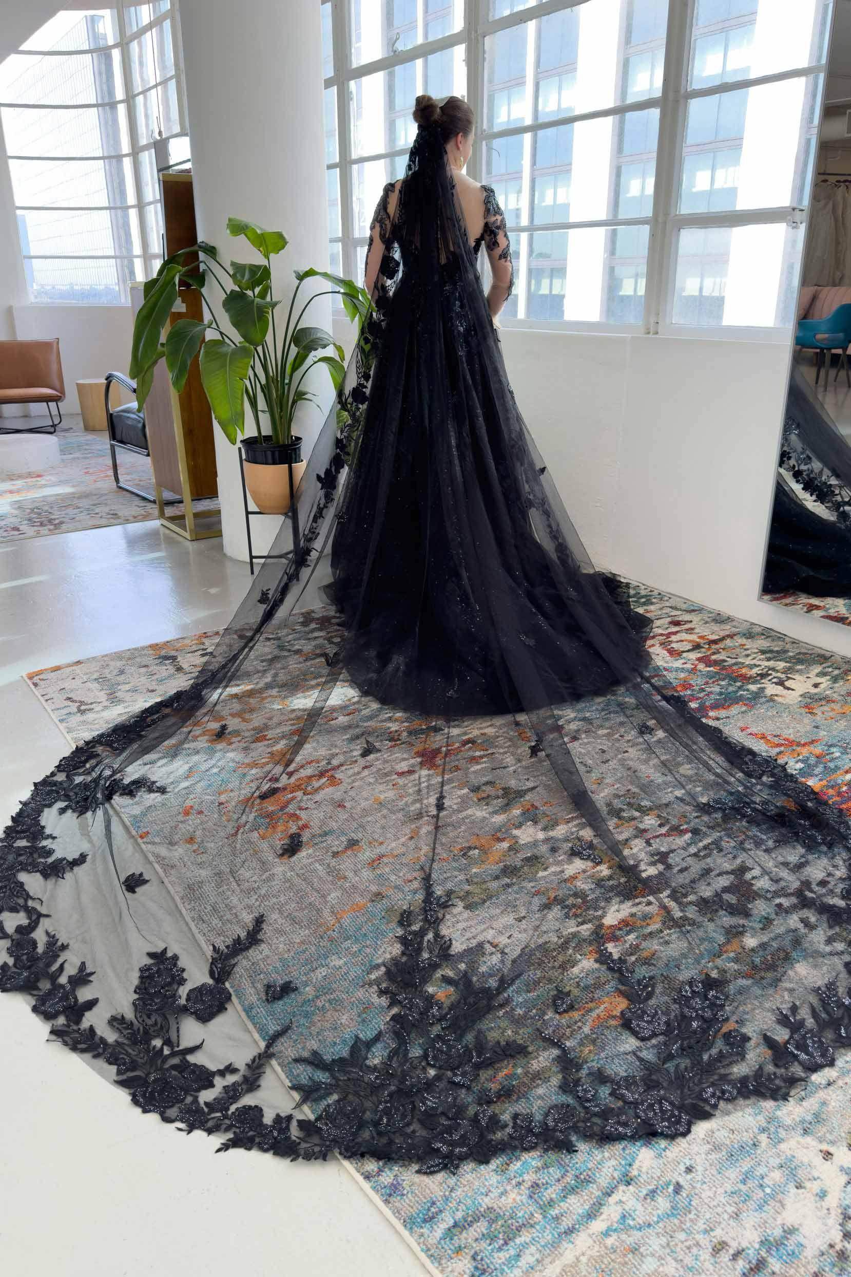 One-tier Lace Edge Tulle Chapel Veils with Appliques CV0338 - COCOMELODY